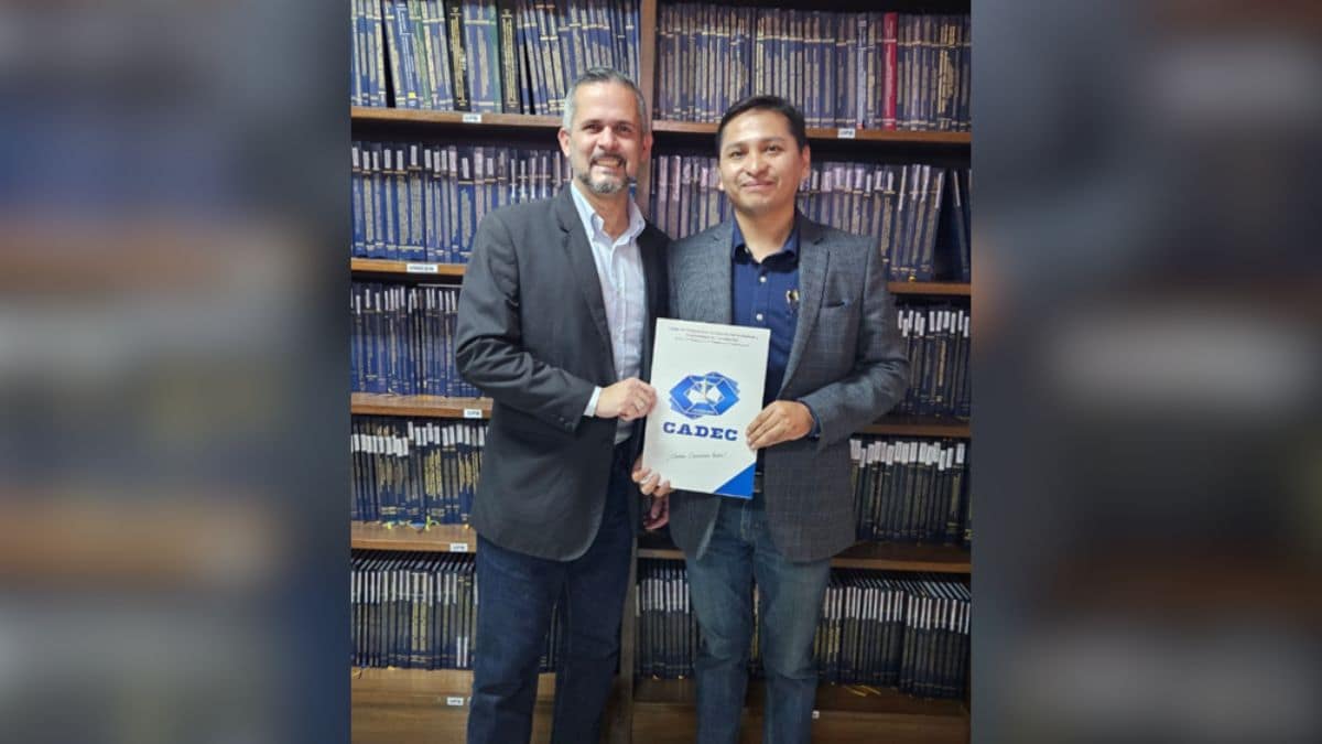 INTENCIÓN DE CONVENIO ENTRE EL COLEGIO DE PROFESIONALES EN CIENCIAS ADMINISTRATIVAS Y EMPRESARIALES DE COCHABAMBA (CADEC) Y FELICIDAD COACHING – FABIO DE JESÚS PARA PROMOVER EL LIDERAZGO Y LA FELICIDAD LABORAL
