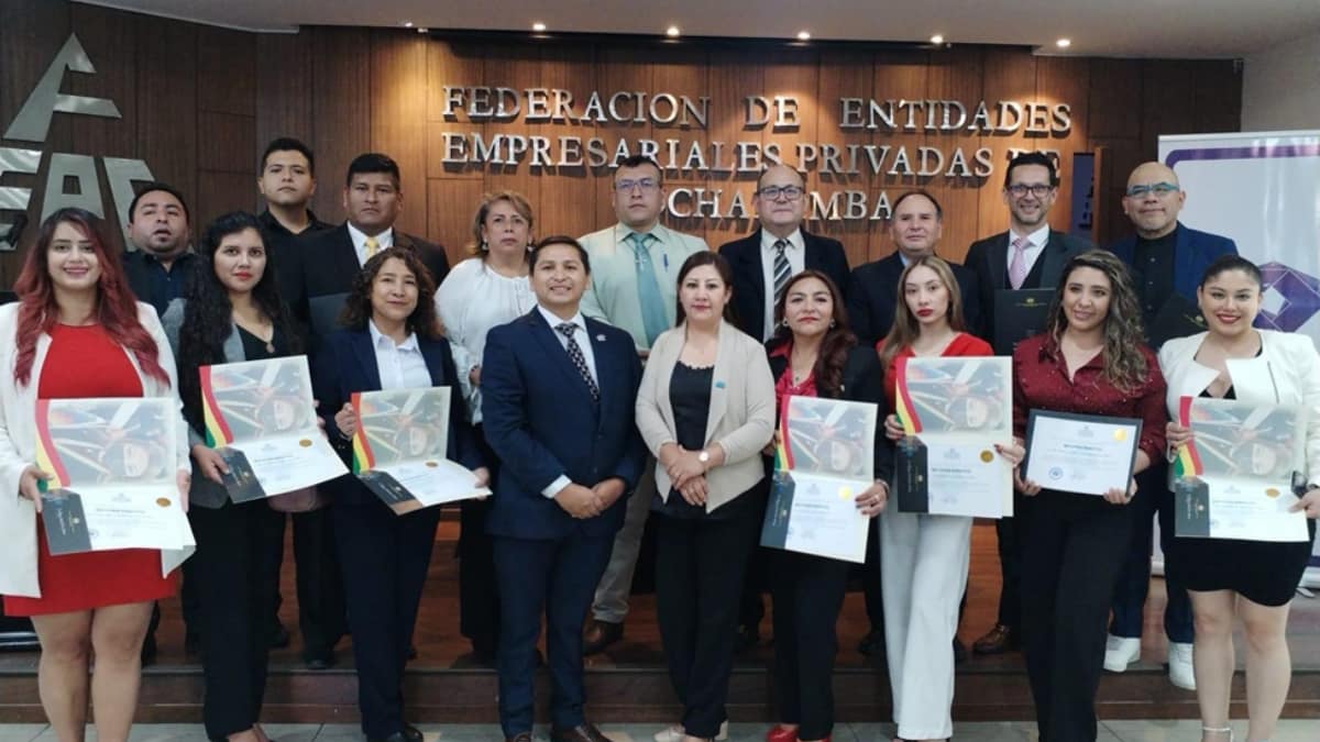 CELEBRACIÓN DE LA EXCELENCIA: CADEC CONMEMORA EL DÍA DEL ADMINISTRADOR LATINOAMERICANO CON UN SOLEMNE ACTO DE RECONOCIMIENTO
